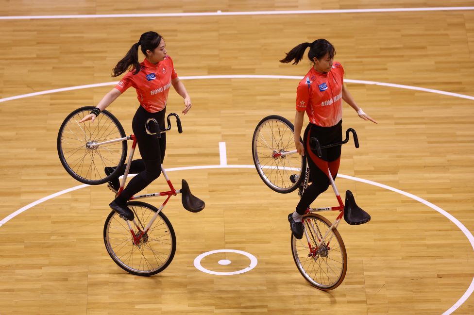 UCI-Radweltmeisterschaften: Gymnastik auf dem Fahrrad und Fußball auf zwei Rädern