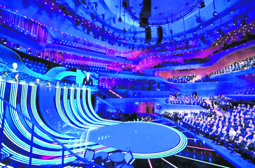 In besagtem Social-Media-Streich wird die Auslosungszeremonie der Euro 2024 durch Geräusche im deutschen Konzertsaal unterbrochen